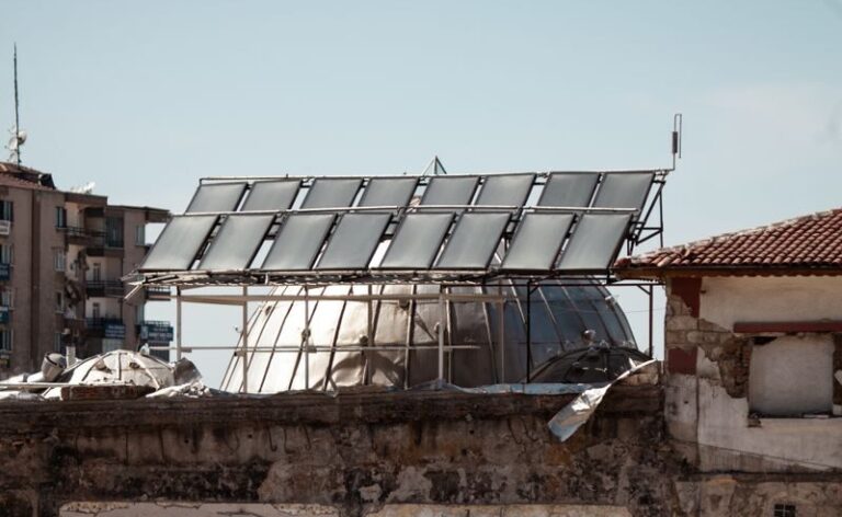 A damaged building with solar panels in urban Malatya, Türkiye.